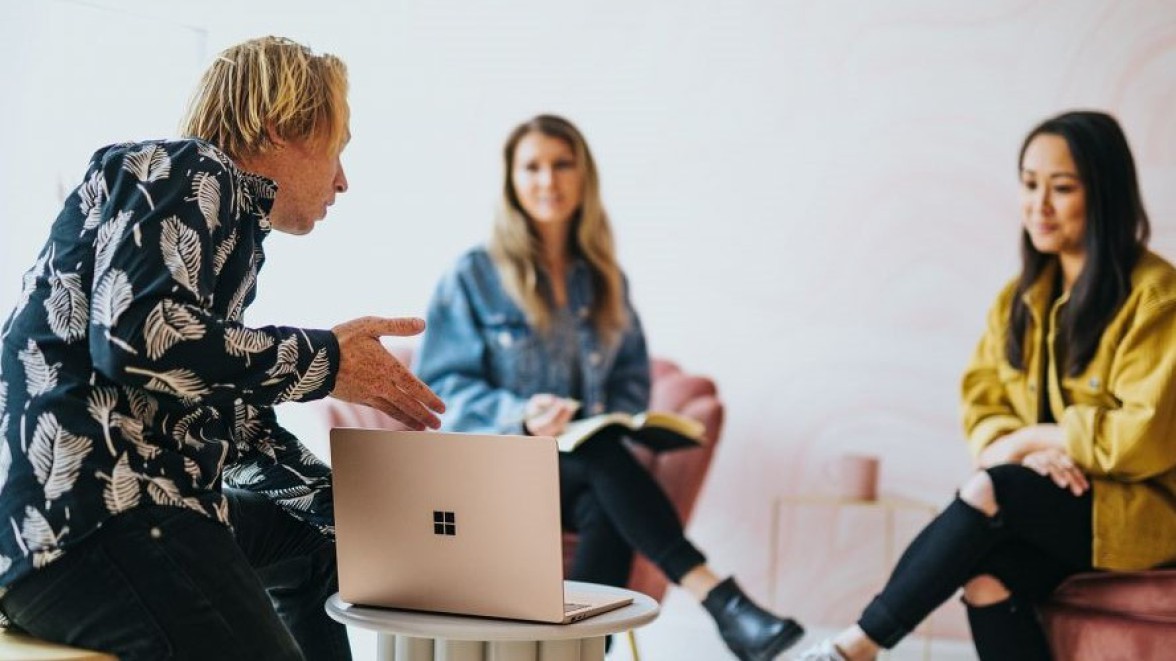 Satışlarınızı artırmaq üçün Sosial Media Marketinq Platformaları